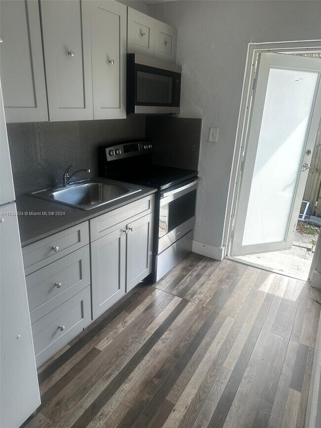 Building Photo - 2864 NW 6th Ct