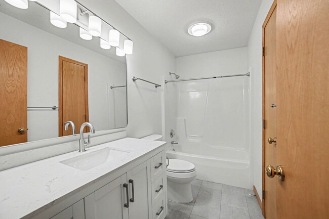 Building Photo - Beautiful 2 Bedroom Duplex Rental with Attached Garage $1700/Month