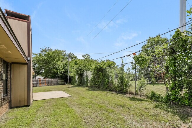 Building Photo - 1239 Sheree Ln