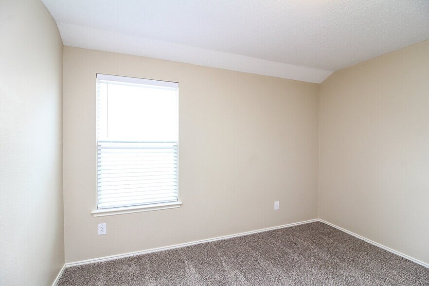 Building Photo - 2024 Northridge Dr