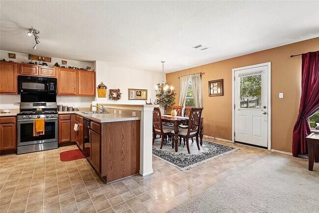 Building Photo - 206 Black