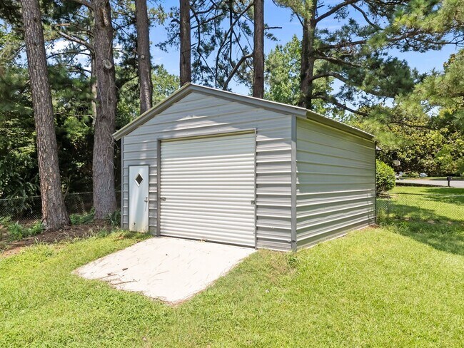 Building Photo - Fantastic Corner Lot, Updated 4 Bedroom Sp...