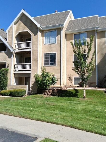 Primary Photo - 1190 E Waterside Cv