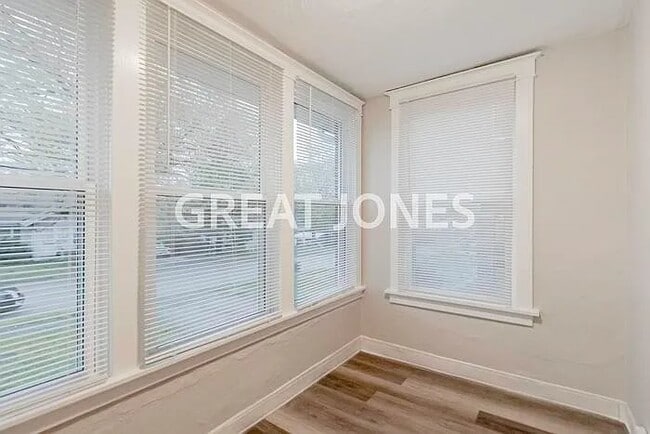 Building Photo - 8626 Argyle Ave