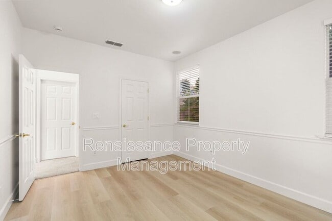 Building Photo - 1801 Riverview Ave