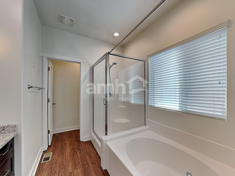 Building Photo - 602 Koins Way