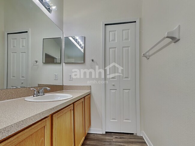 Building Photo - 4340 Country Hills Blvd