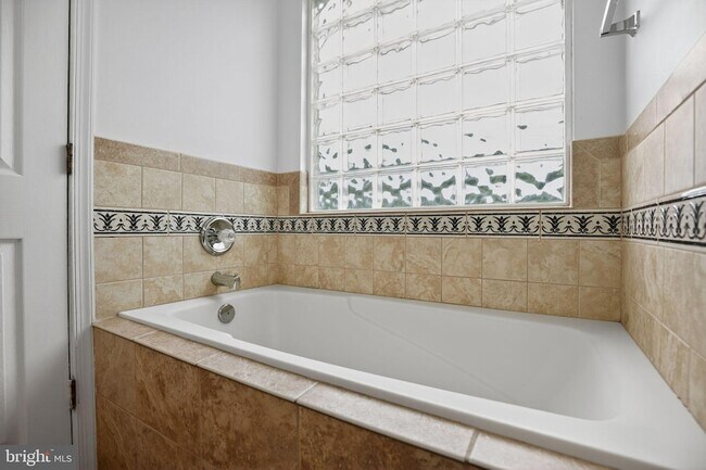 Building Photo - 22513 Castle Pollard Way