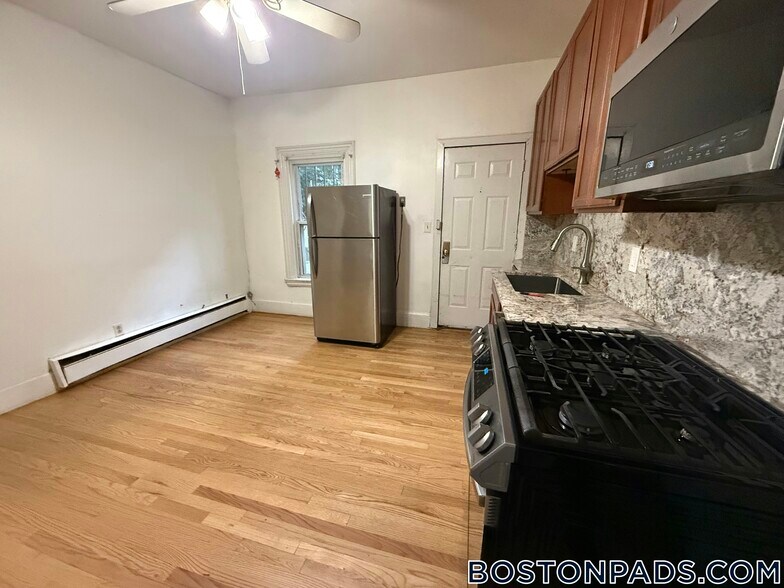 Building Photo - 6 Sewall St