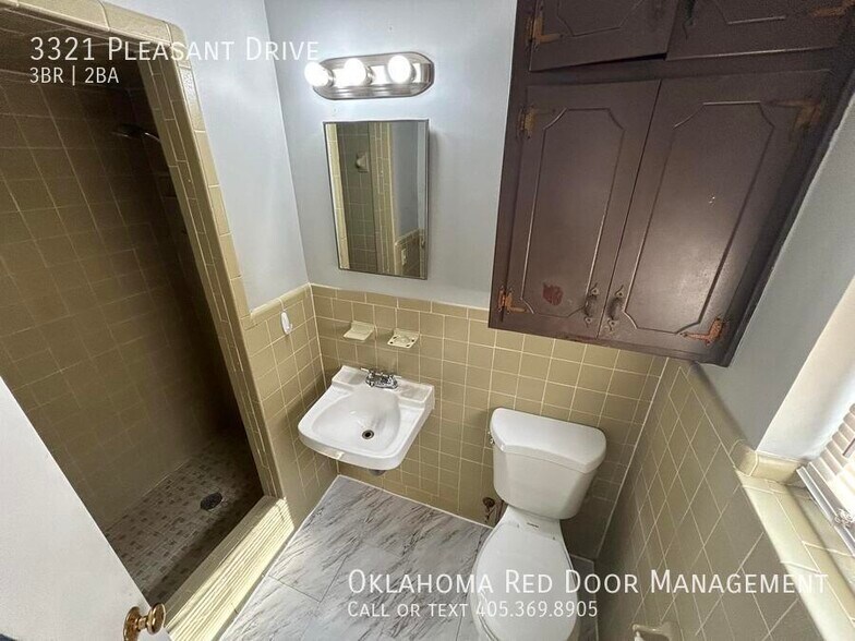 Building Photo - 3321 Pleasant Dr