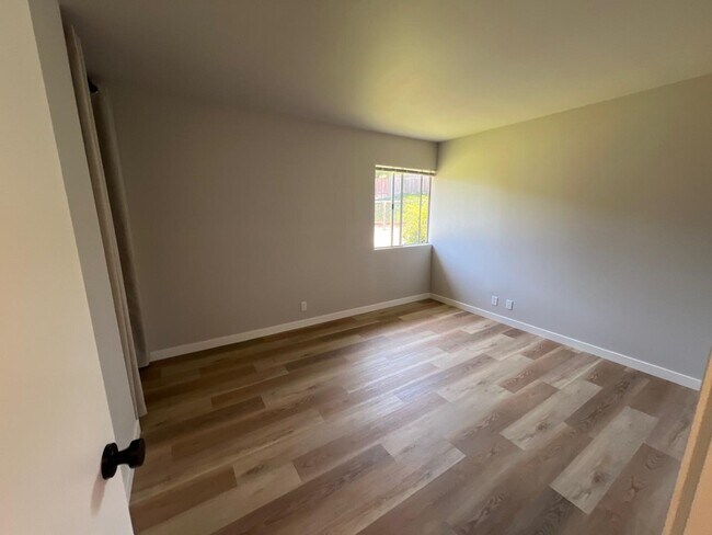 Building Photo - 160 Sands Pl