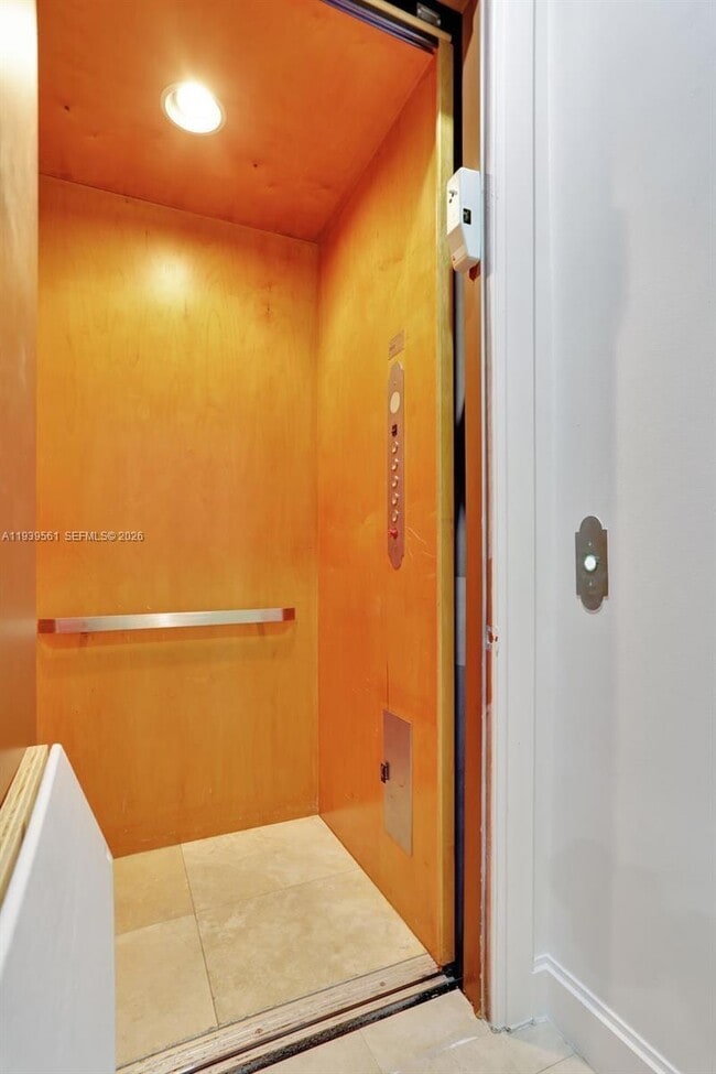 Building Photo - 3266 NE 15th St