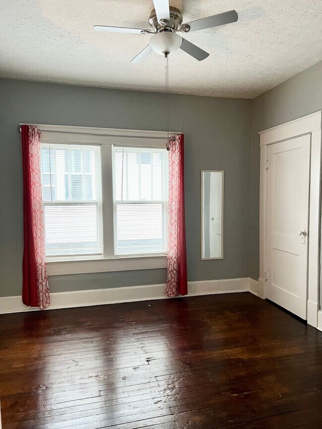 Building Photo - Charming 3-Bedroom Home with Garage & Fenced Yard!