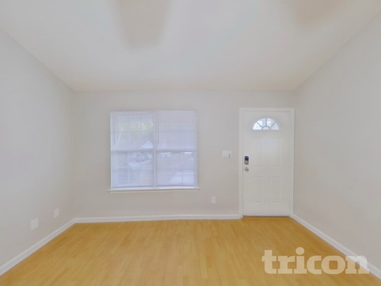 Building Photo - 2024 Duke Adam St