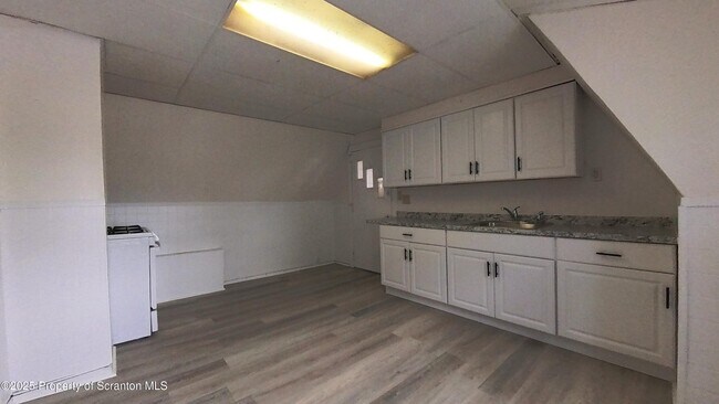 Building Photo - 52 Luzerne St