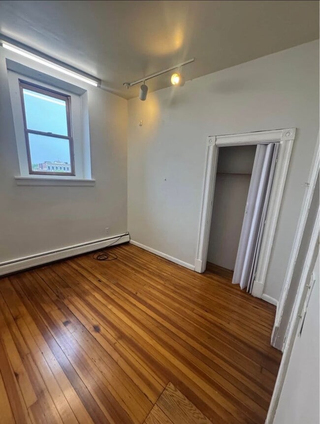 Building Photo - 2156 5th Ave