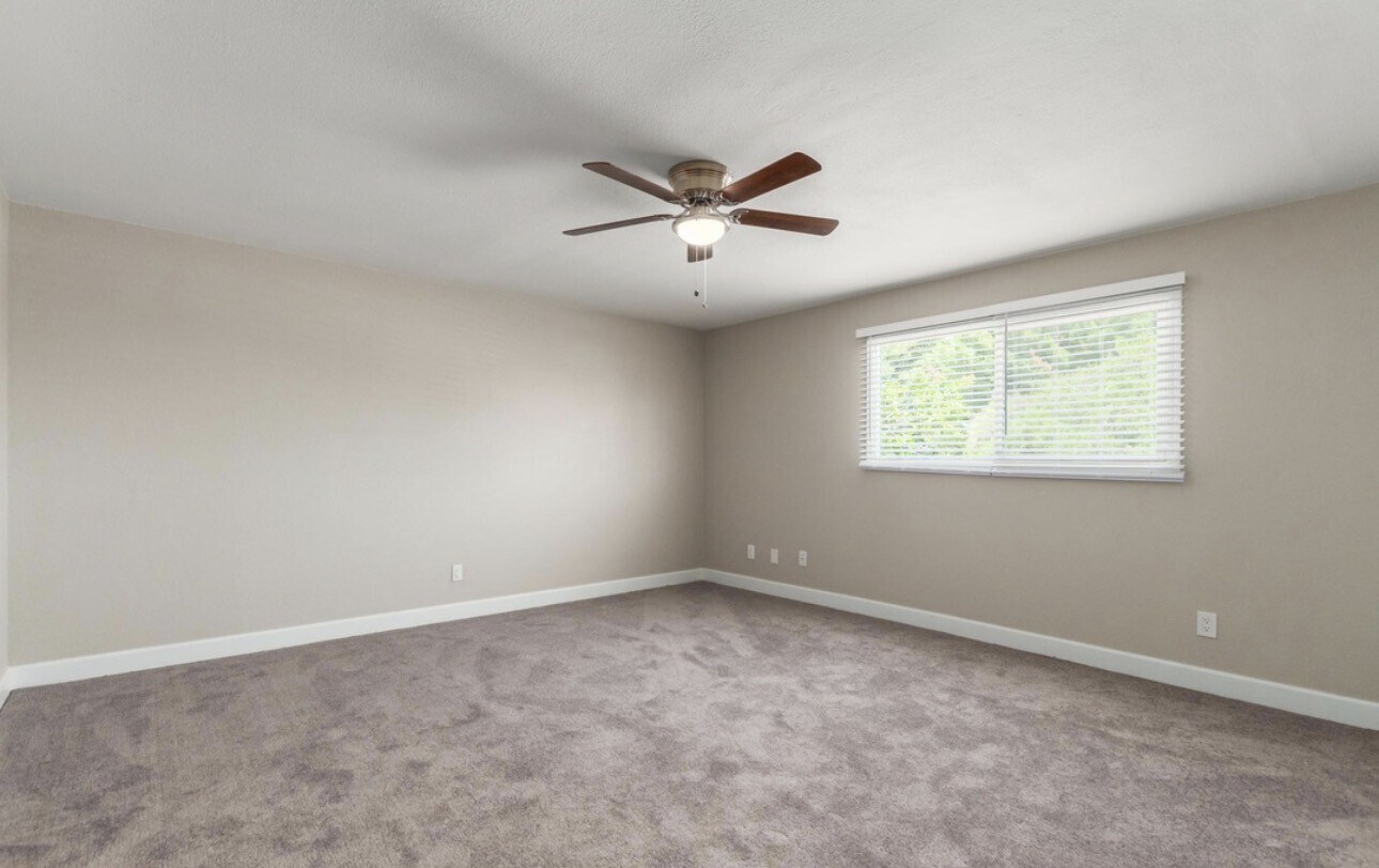 Building Photo - 1623 E Malibu Dr