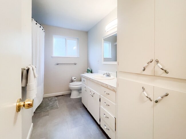 Building Photo - 4Bd/1.5Ba Seattle House