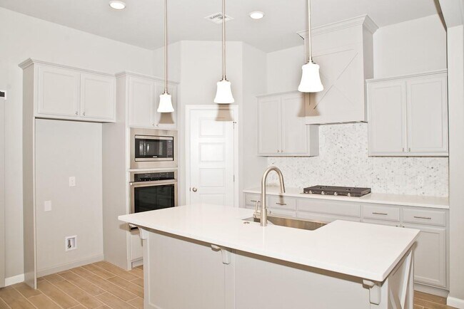 Building Photo - 1005 SW 140th St