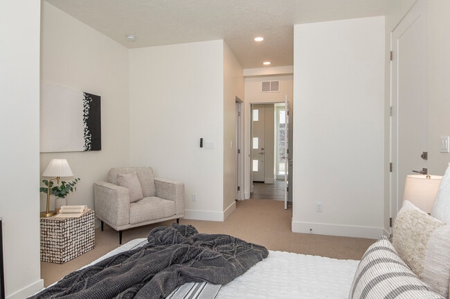 Building Photo - 516 Violets Cove Ln