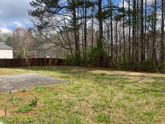 Building Photo - Large Home on Cul-de-sac