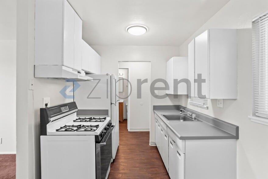 Building Photo - Unit 209