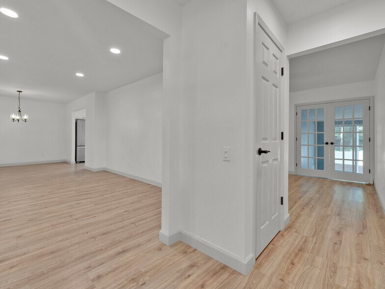 Building Photo - 449 Madrina Ct