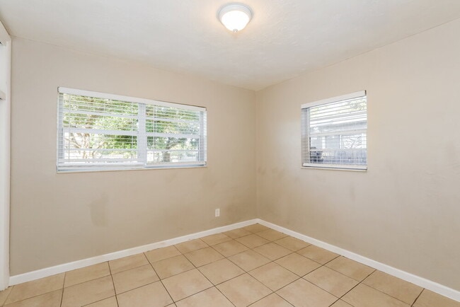 Building Photo - 6054 SW 19th St