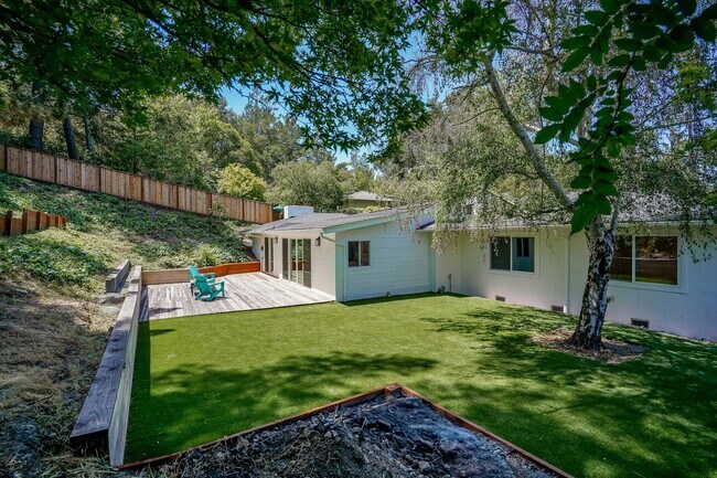 Building Photo - Fully Renovated Orinda Home for Rent, Avai...