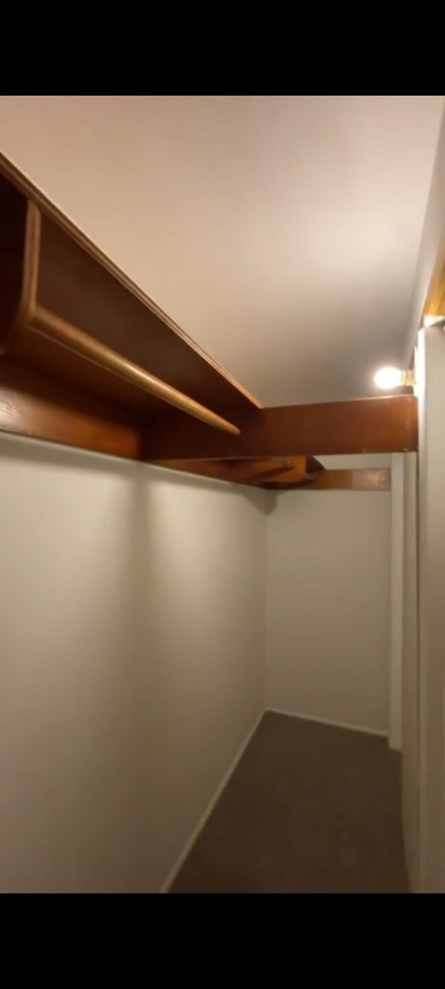 Building Photo - 12827 Glenwood Ave SW