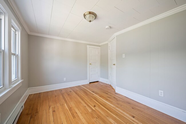 Building Photo - 4 bedroom home in Rich Creek!