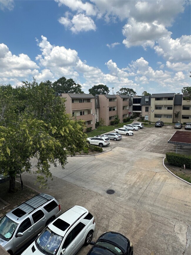 Building Photo - 8421 Hearth Dr