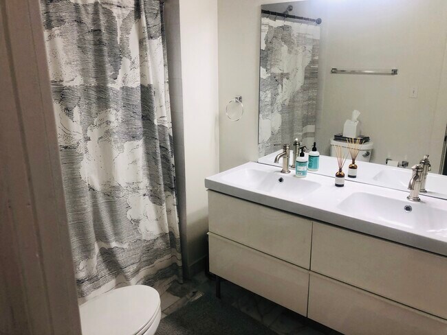 Building Photo - 1618 Enfield Rd