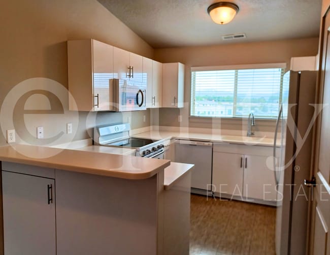 Building Photo - 1055 W 1033 N St