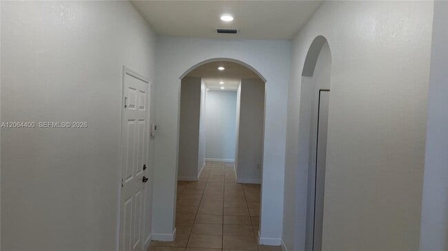 Building Photo - 737 SE 37th Pl