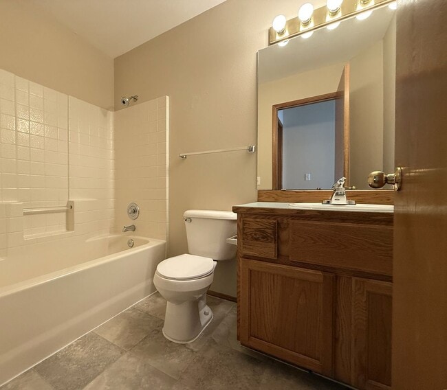 Building Photo - Lk Goodwin Duplex - Budget Friendly!