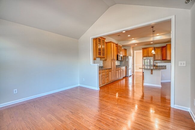 Building Photo - Incredible Home In Gated Community/Simpsonville