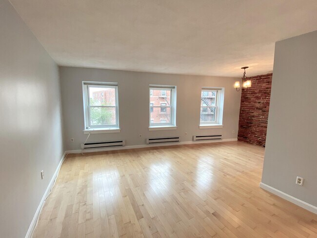 Building Photo - 258 North St