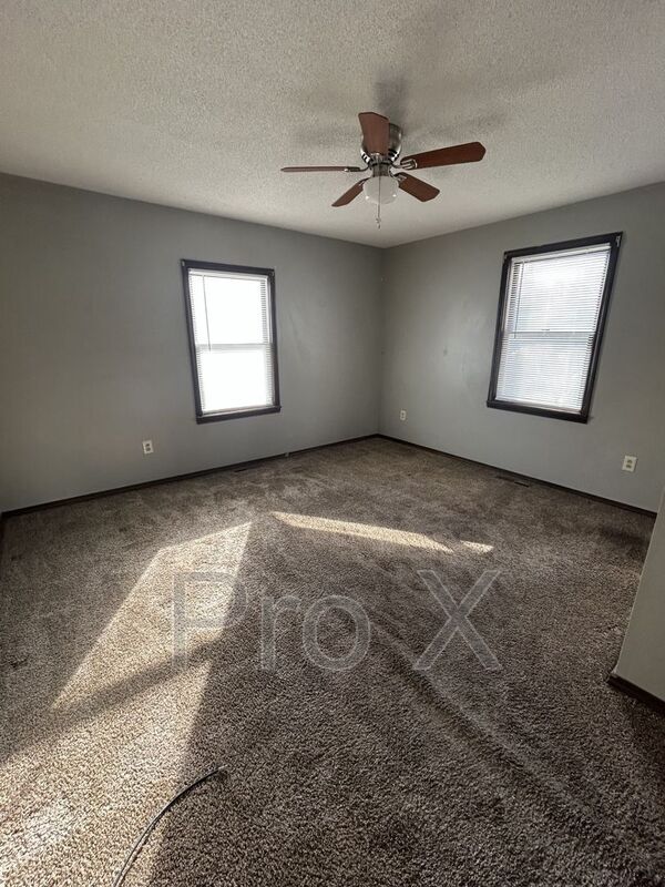 Building Photo - 313 E 8th St