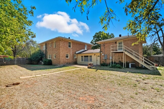 Building Photo - 1350 Amarillo St