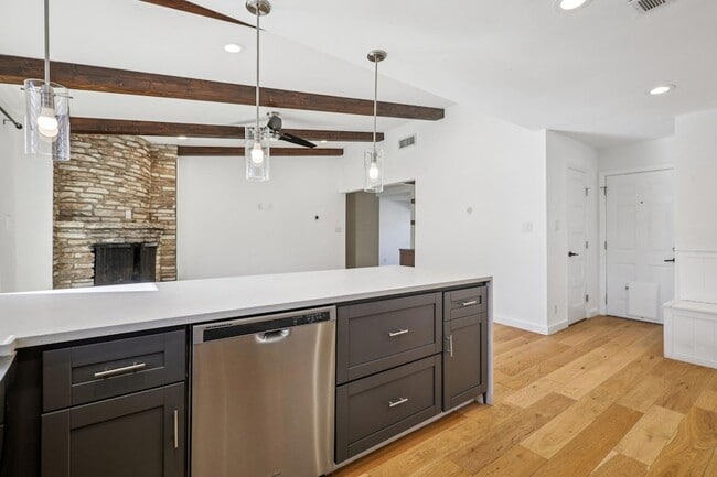 Building Photo - 7205 Twisted Oaks Dr