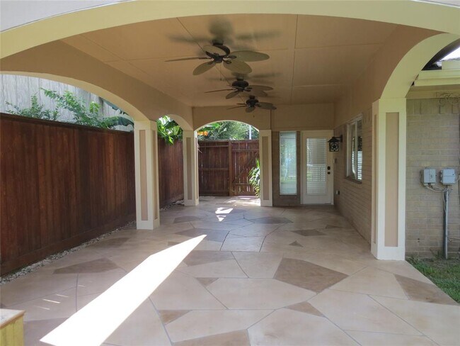 Building Photo - 8214 Split Oak Dr