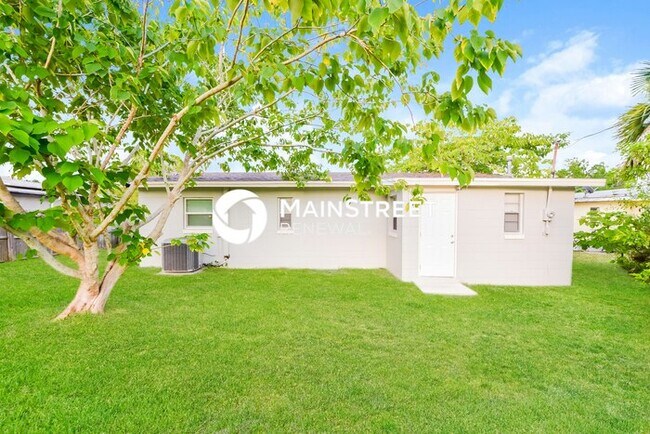Building Photo - 4 Bedroom Pet-Friendly Home in ORLANDO, FL with Main Street Renewal