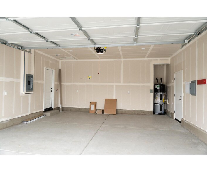 Building Photo - 5348 Liberty Ship Wy