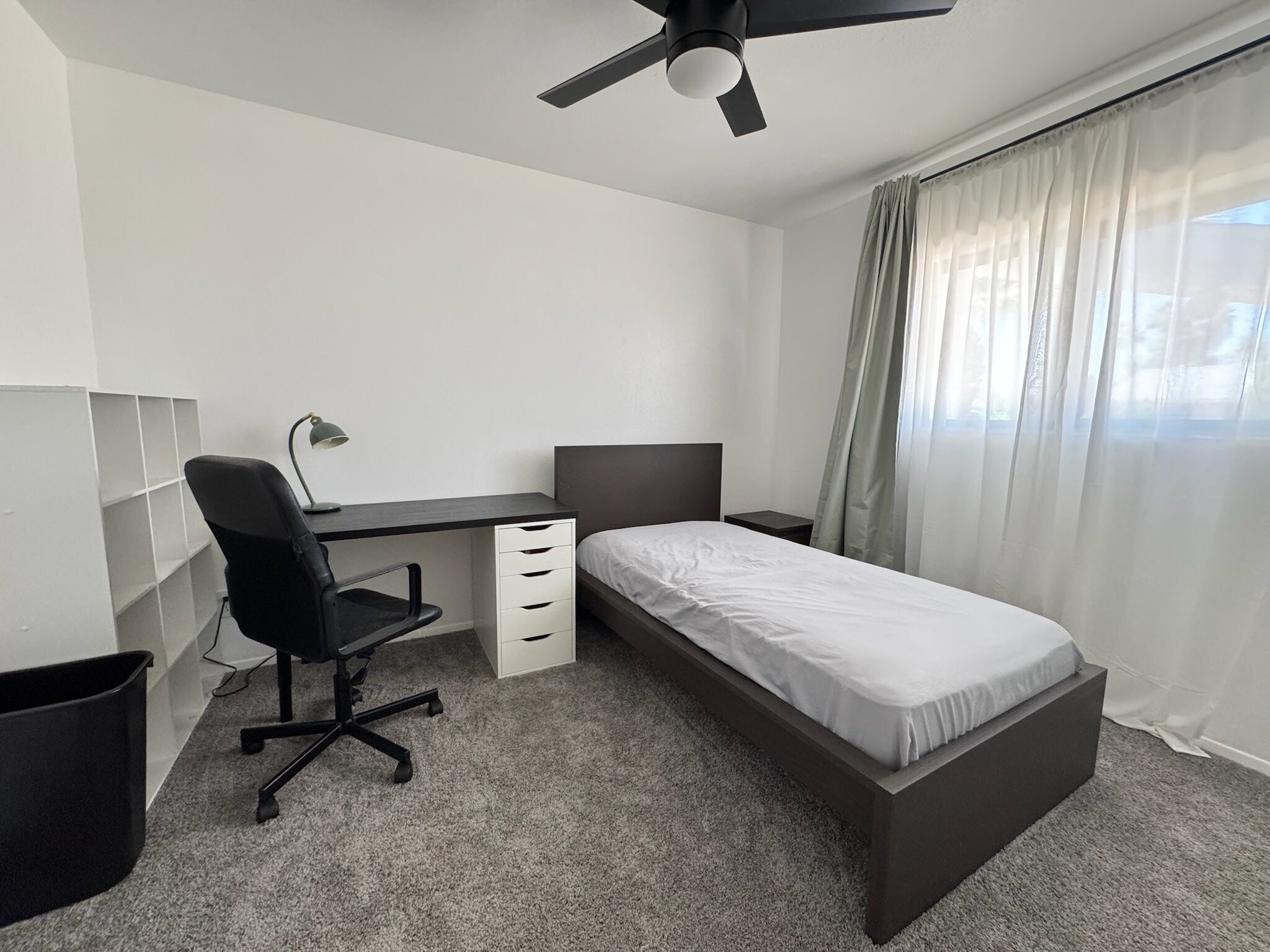 Room #1 Twin Room - 907 E Broadmor Dr
