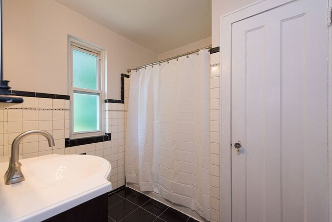 Building Photo - COVEDALE- 3 bedroom 1.5 bath Tudor with up...