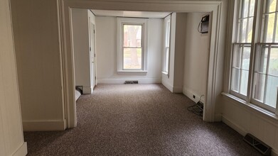 Building Photo - 211