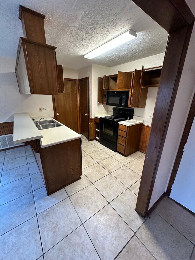 Building Photo - 1500 N Grant Dr