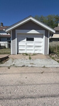 Building Photo - House For Rent in Moline