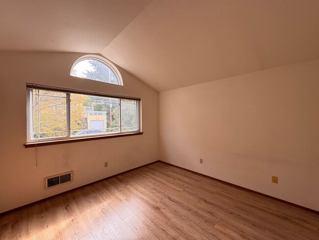 Building Photo - Beautiful Wedgwood Home with Flexible Living + 2nd Kitchen